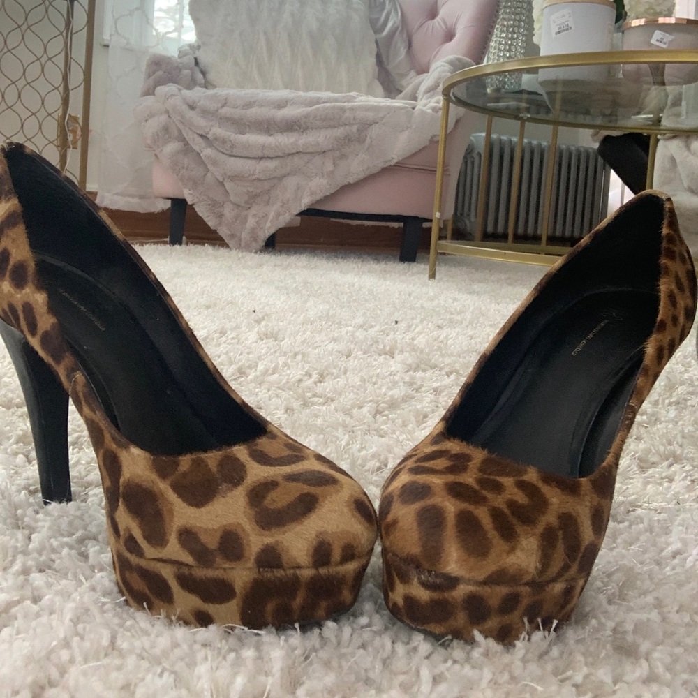 INC Cheetah pumps
